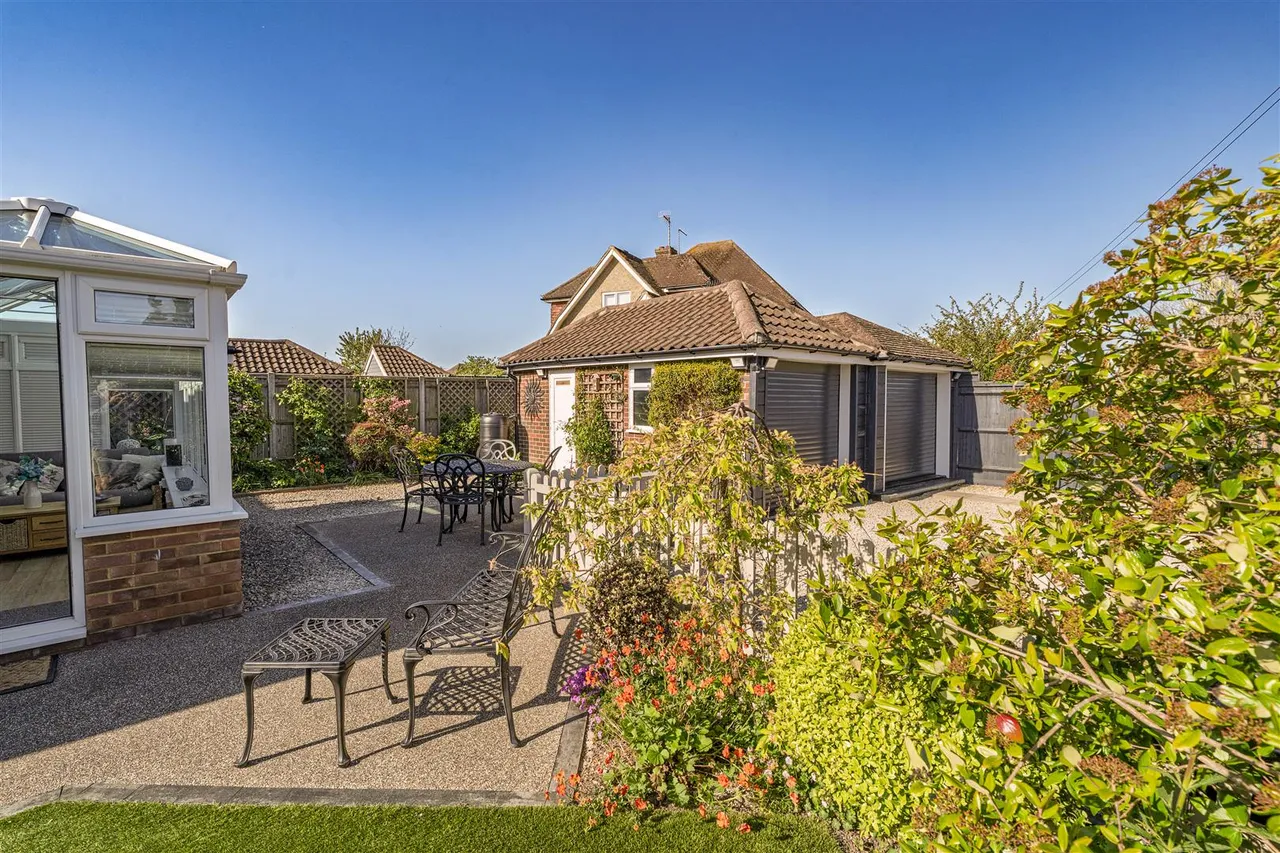 Glenville Road, Rustington, photo 4