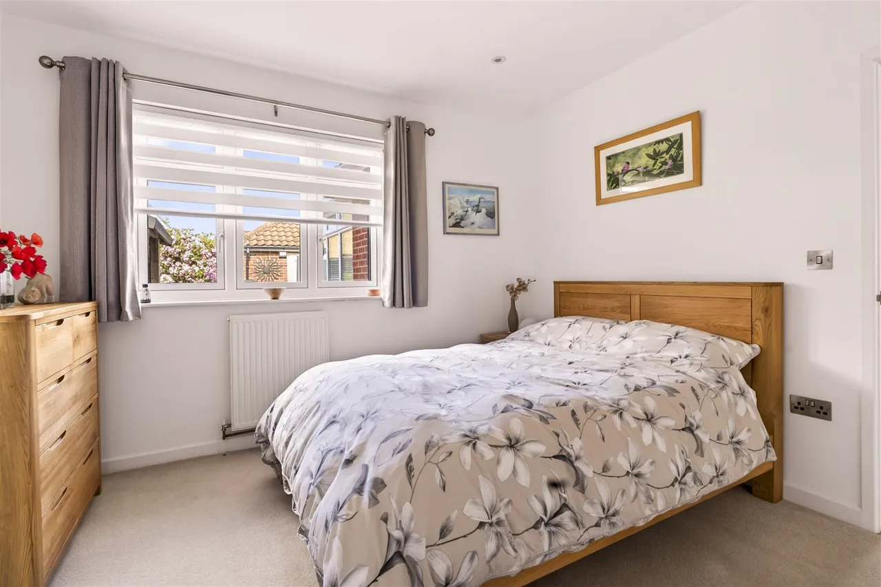 Glenville Road, Rustington, photo 11
