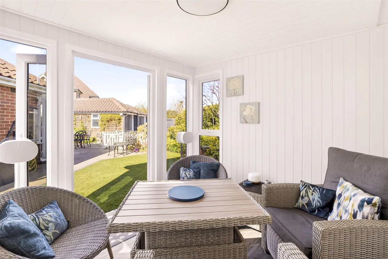 Glenville Road, Rustington, photo 16