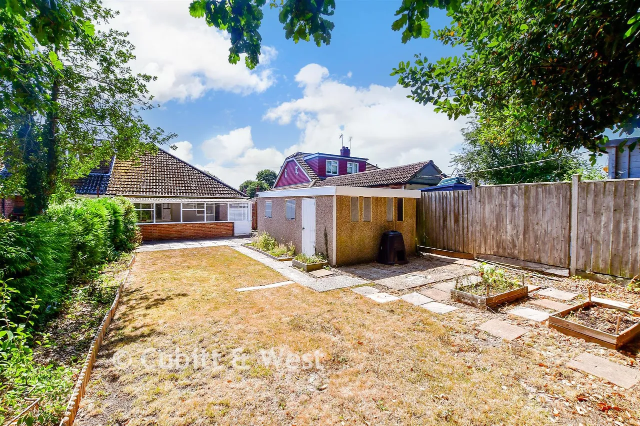 Willow Tree Avenue, Cowplain, PO8, photo 9