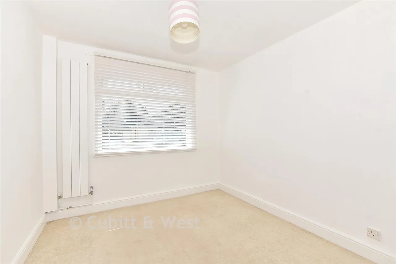 Willow Tree Avenue, Cowplain, PO8, photo 8