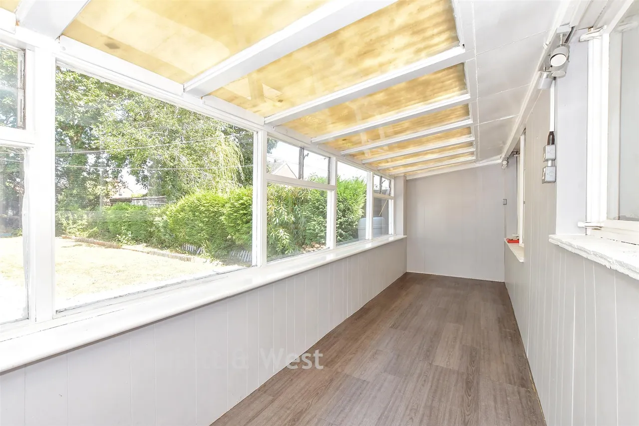 Willow Tree Avenue, Cowplain, PO8, photo 6