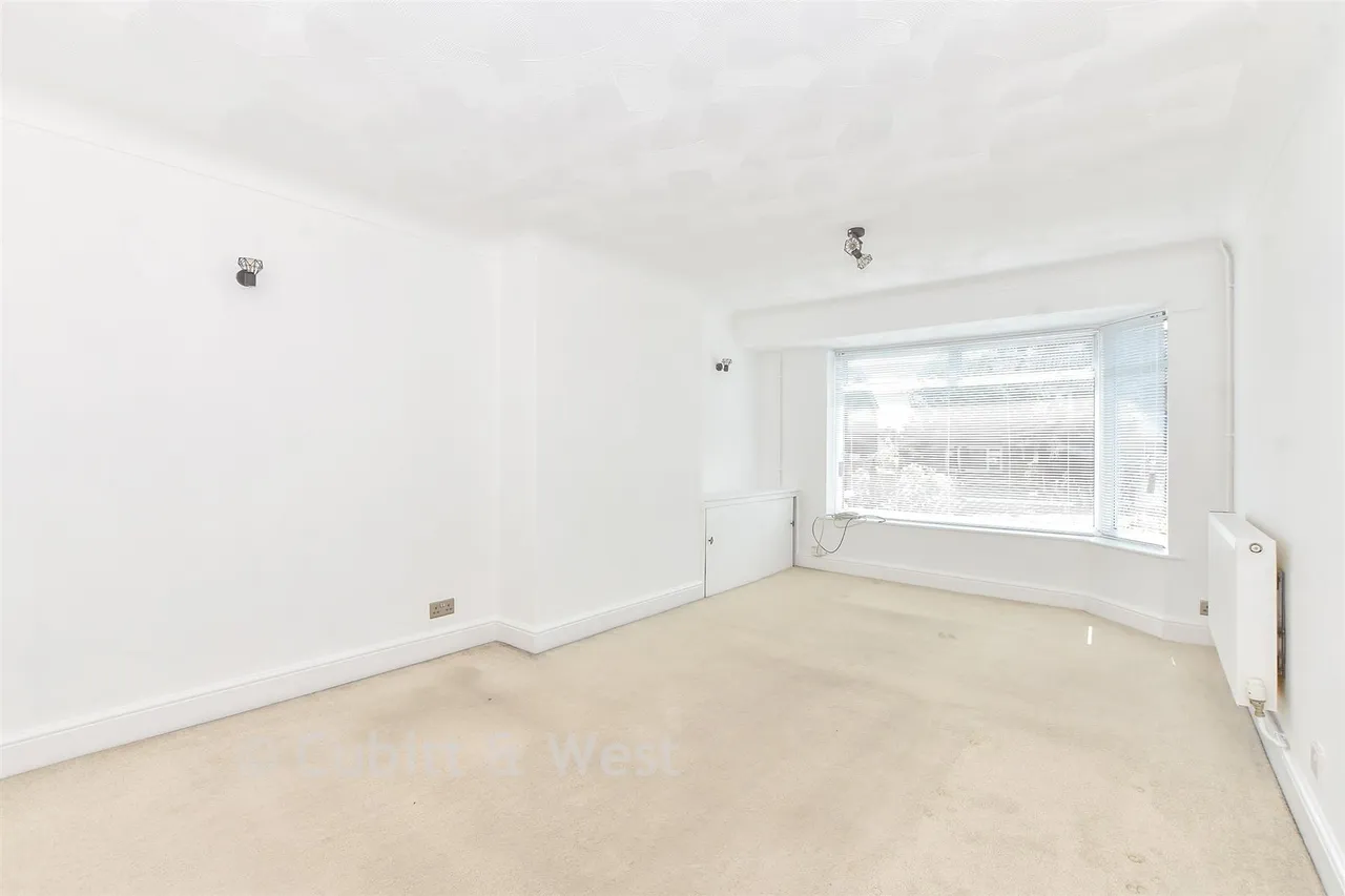Willow Tree Avenue, Cowplain, PO8, photo 4