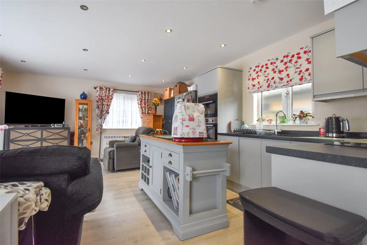 Ainger Close, Aldershot, Hampshire, GU12 4SS, photo 9