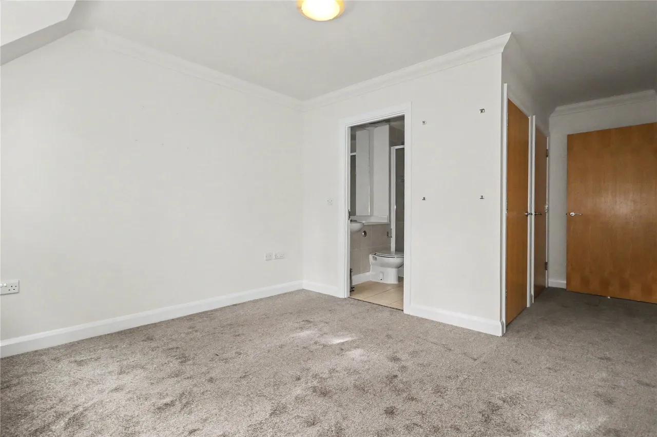 Heathside Crescent, Woking, GU22, photo 8