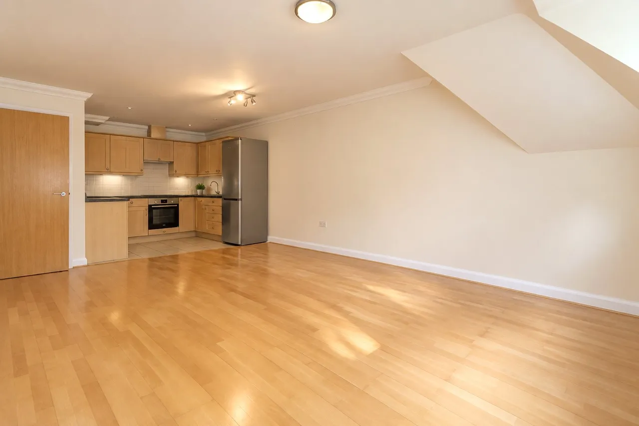 Heathside Crescent, Woking, GU22, photo 2