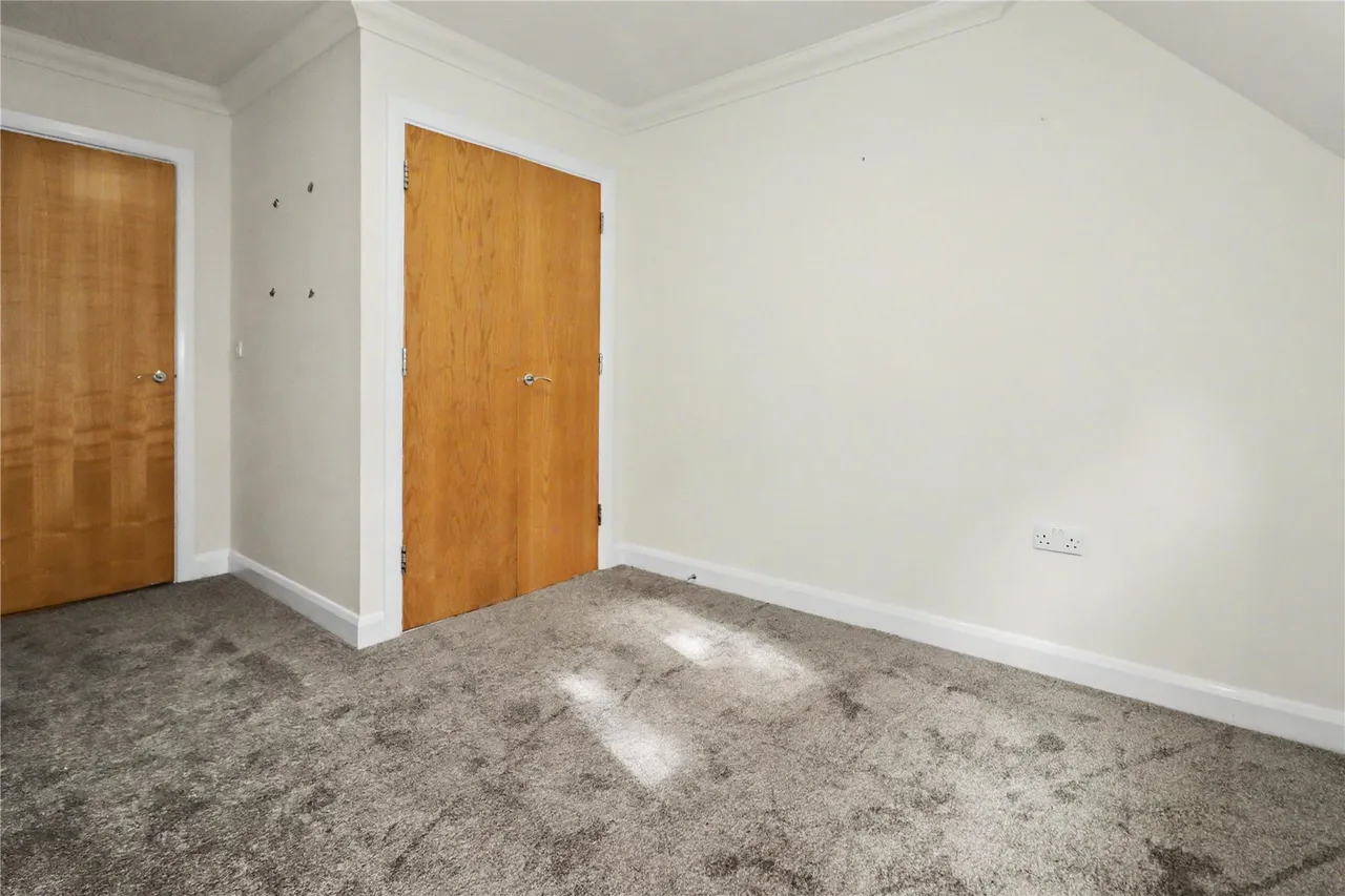 Heathside Crescent, Woking, GU22, photo 9