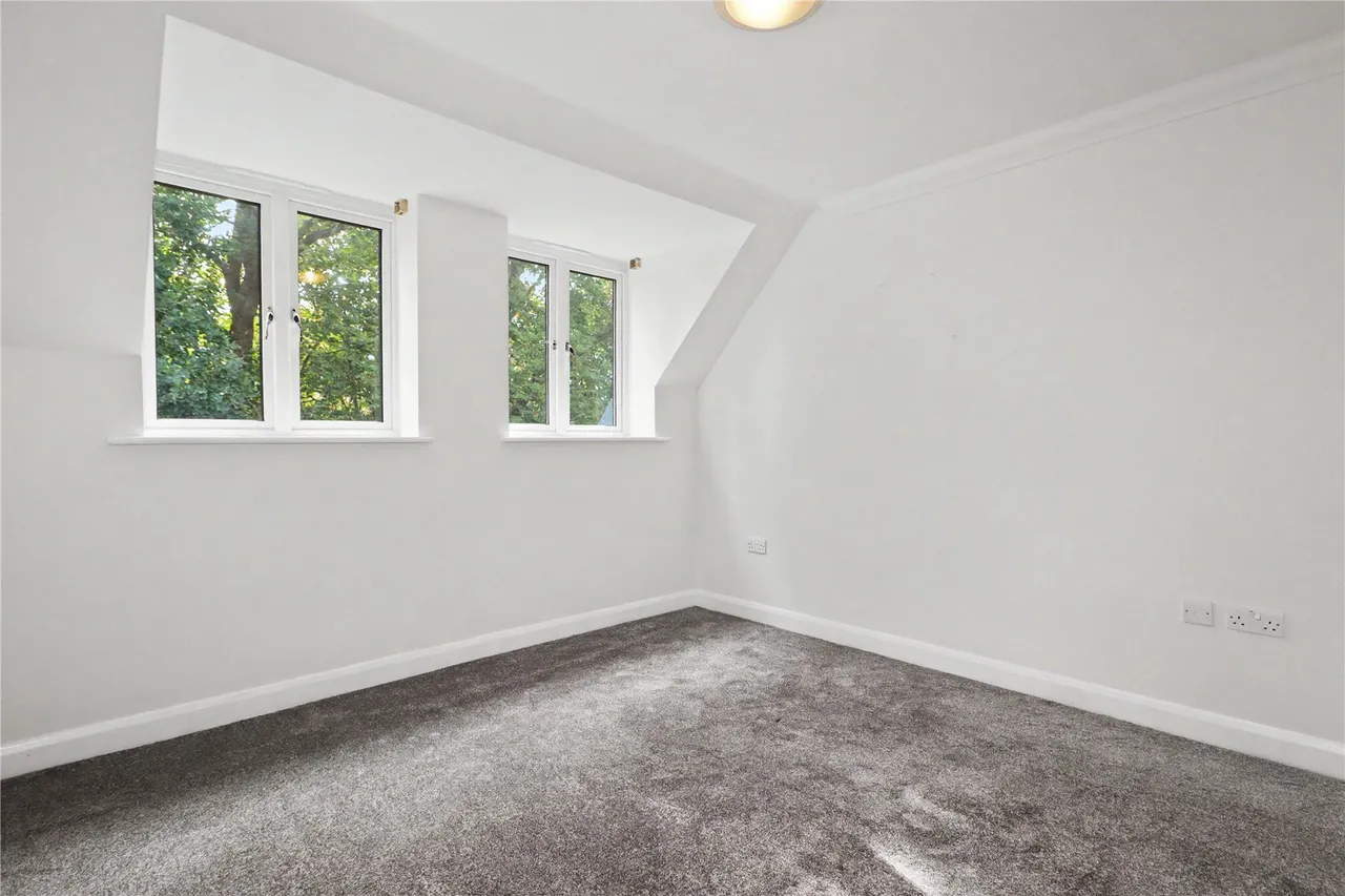 Heathside Crescent, Woking, GU22, photo 6