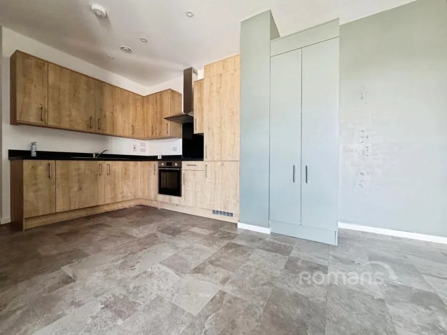 Wella Road, Basingstoke, RG22, photo 2
