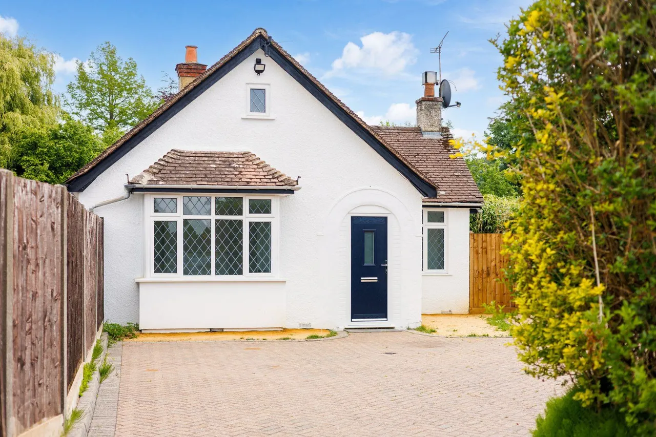 3 bed house to rent — Church Road, Windlesham, Surrey, GU20 6BH
