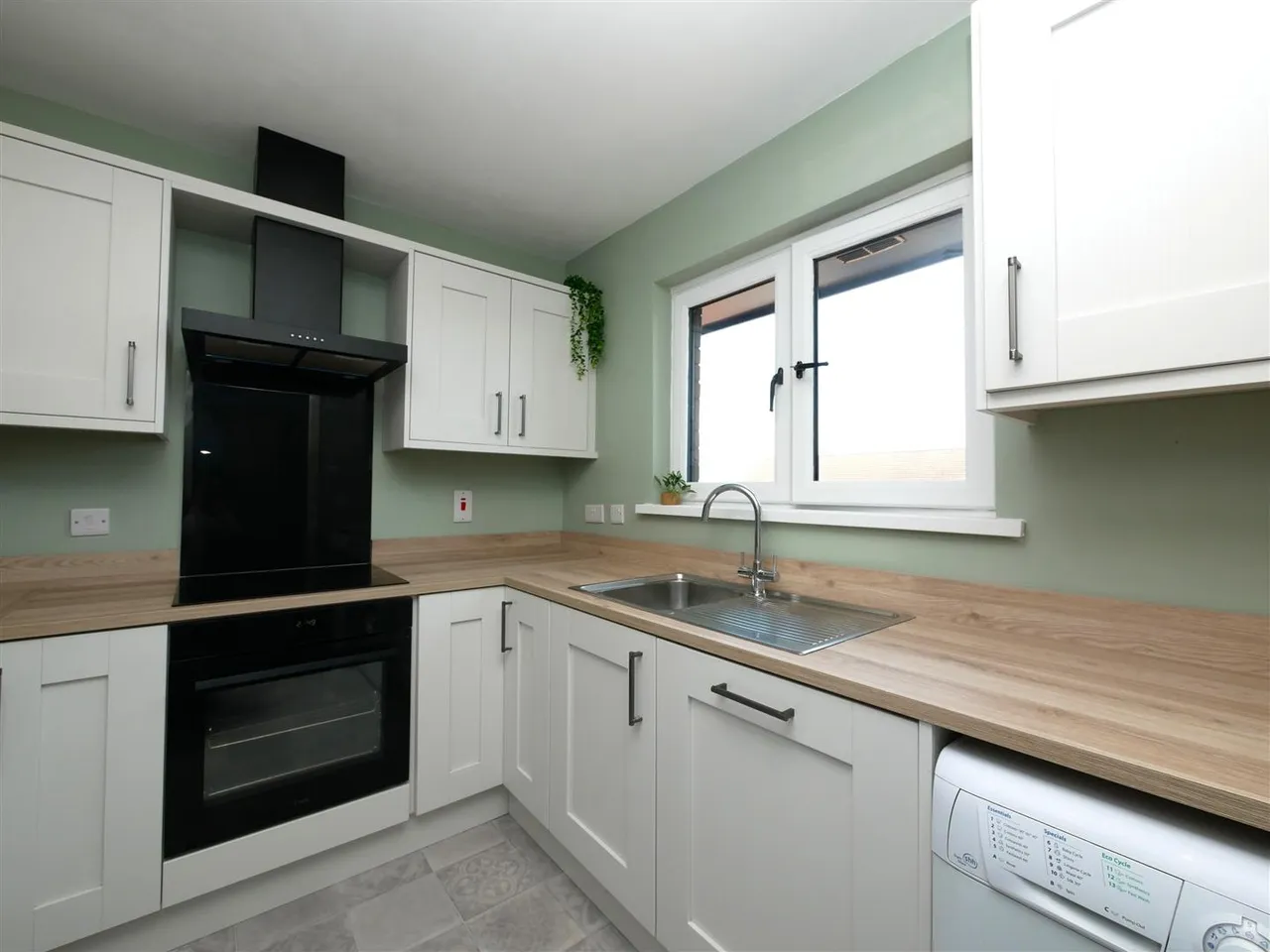 Drumkeen Court, Upper Galwally, BT8, photo 9
