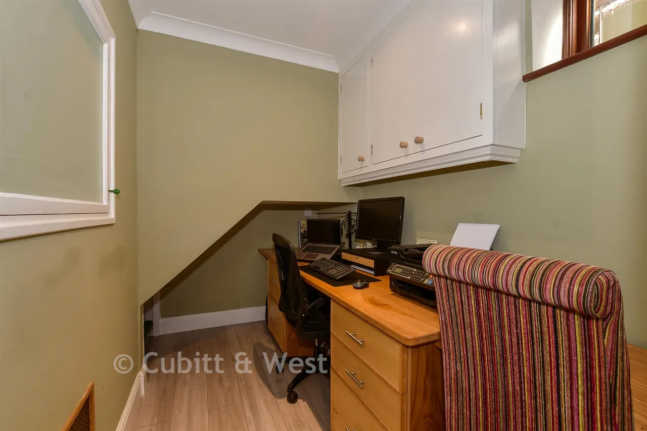 Singleton Road, Broadbridge Heath, RH12, photo 8