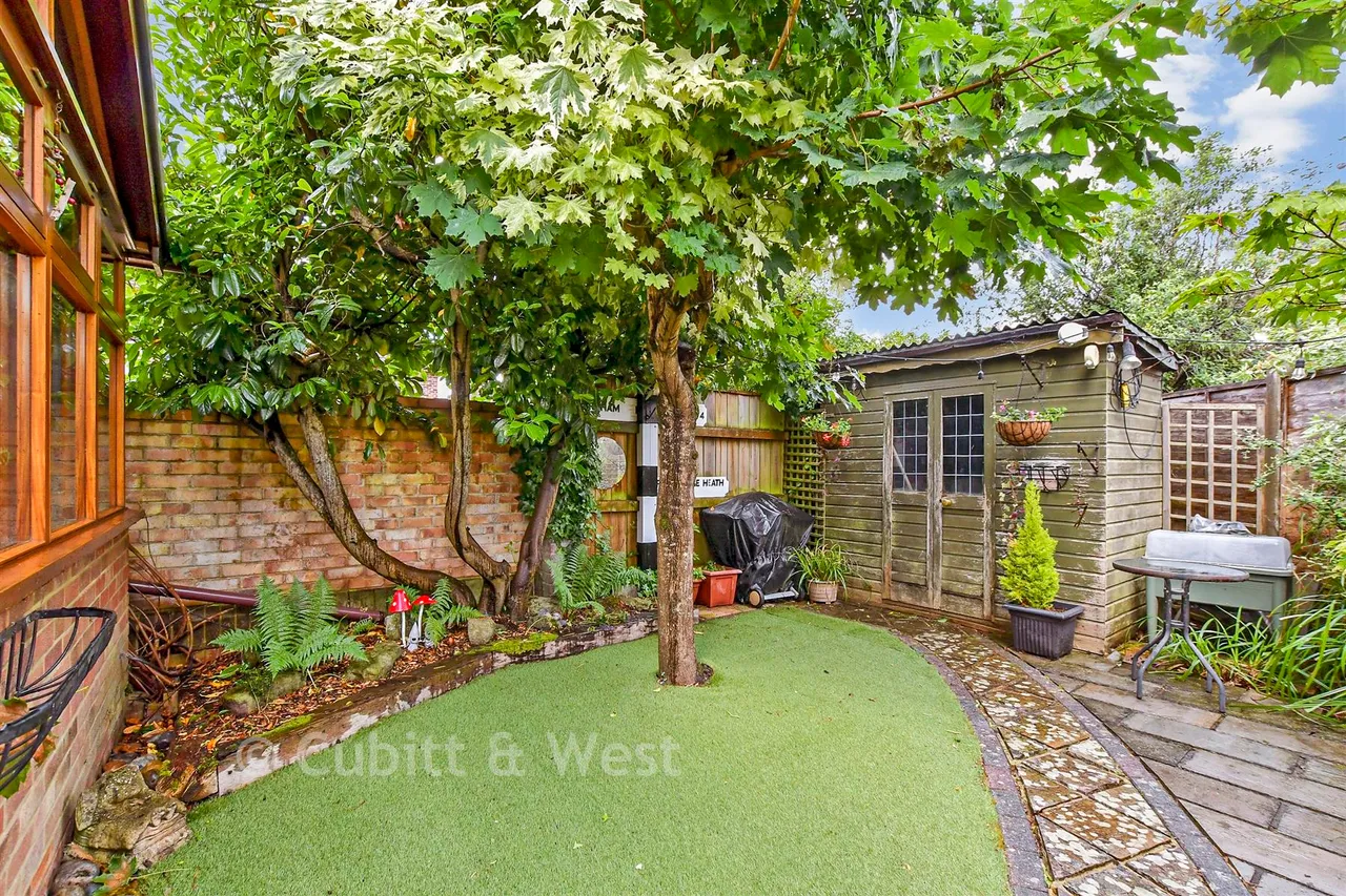Singleton Road, Broadbridge Heath, RH12, photo 17