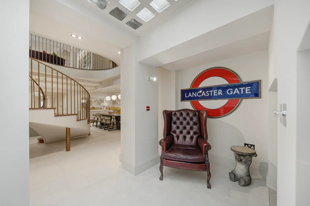Bayswater Road, Hyde Park, W2, photo 12