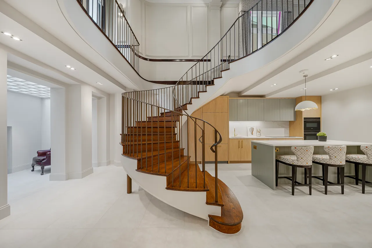 Bayswater Road, Hyde Park, W2, photo 3