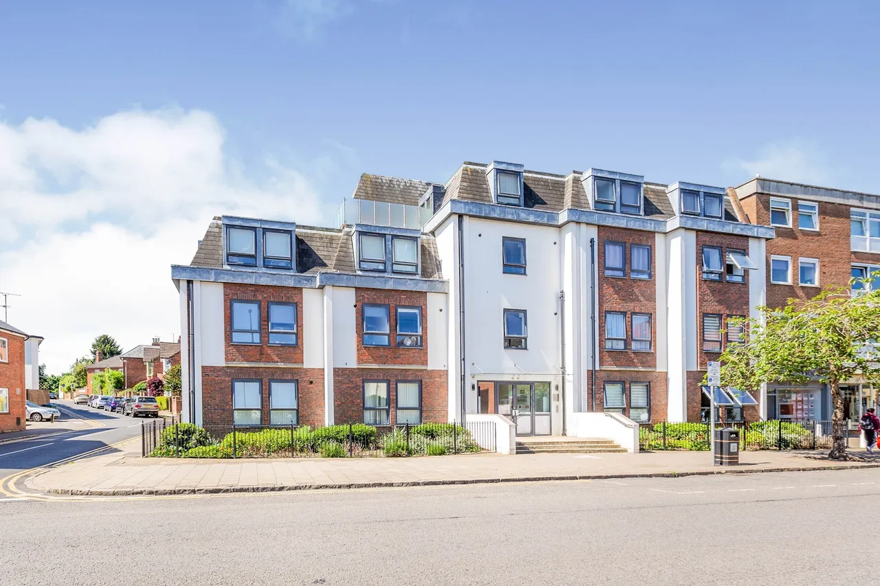 2 bed flat to rent — Buckingham Street, Aylesbury, HP20