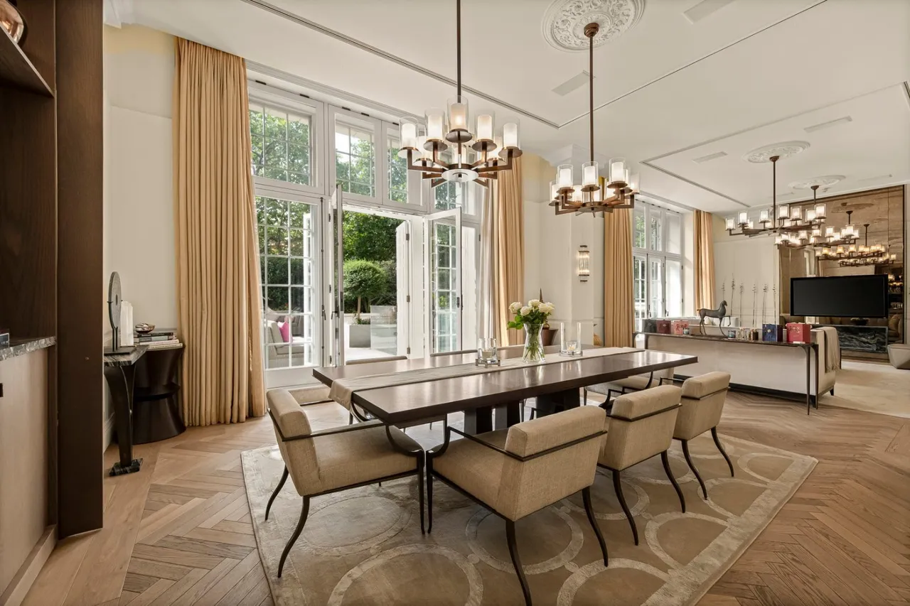 4 bed flat to rent, Connaught Place, W2
