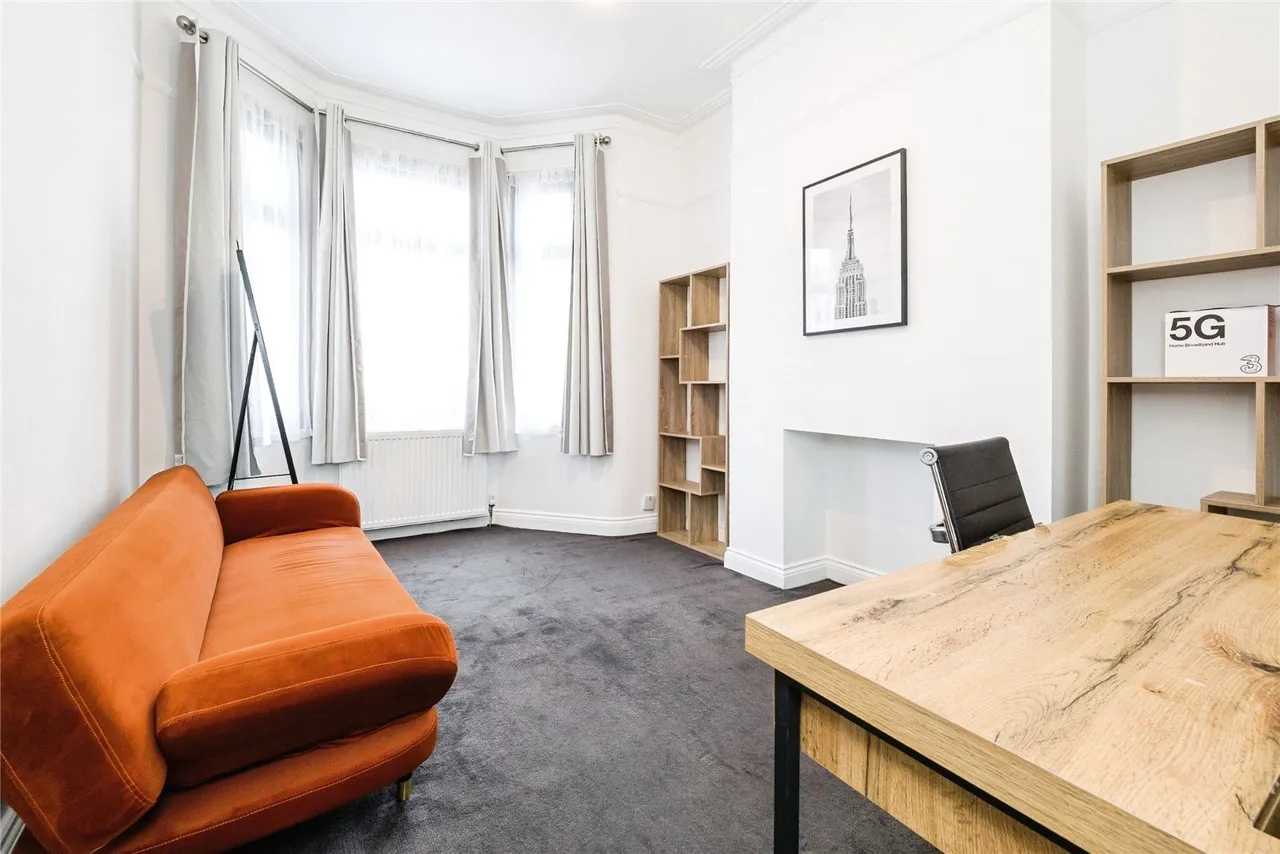 Clements Road, East Ham, London, E6, photo 3