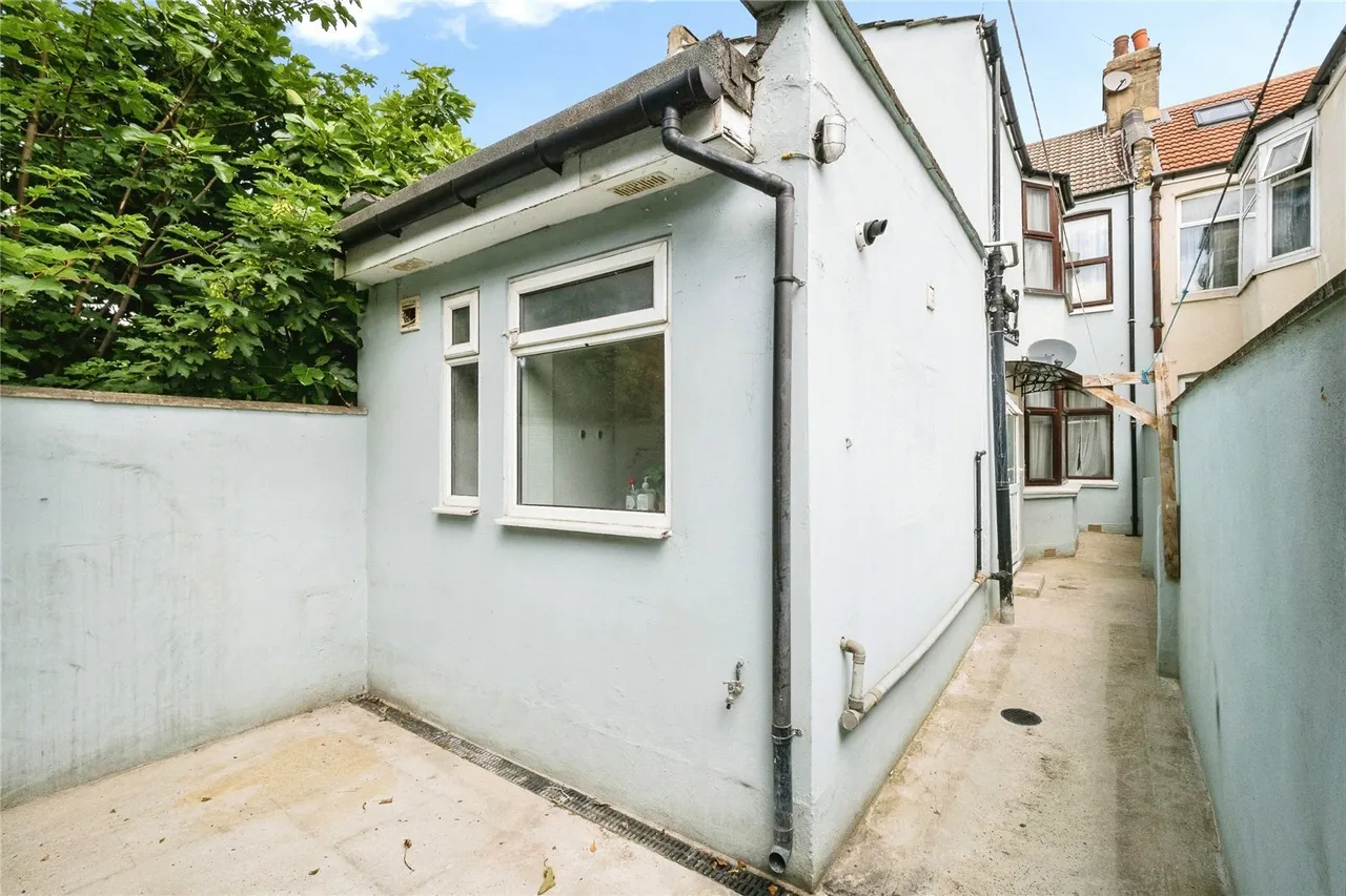 Clements Road, East Ham, London, E6, photo 14