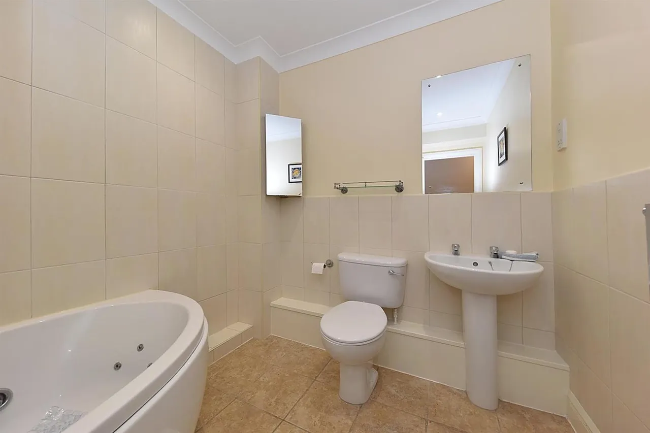 Oakleigh House, Hamson Drive, Bollington, photo 8