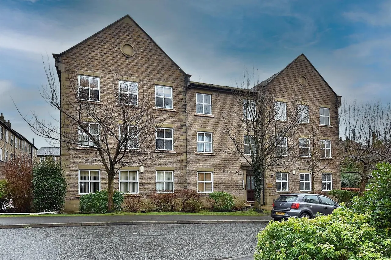 2 bed flat for sale — Oakleigh House, Hamson Drive, Bollington