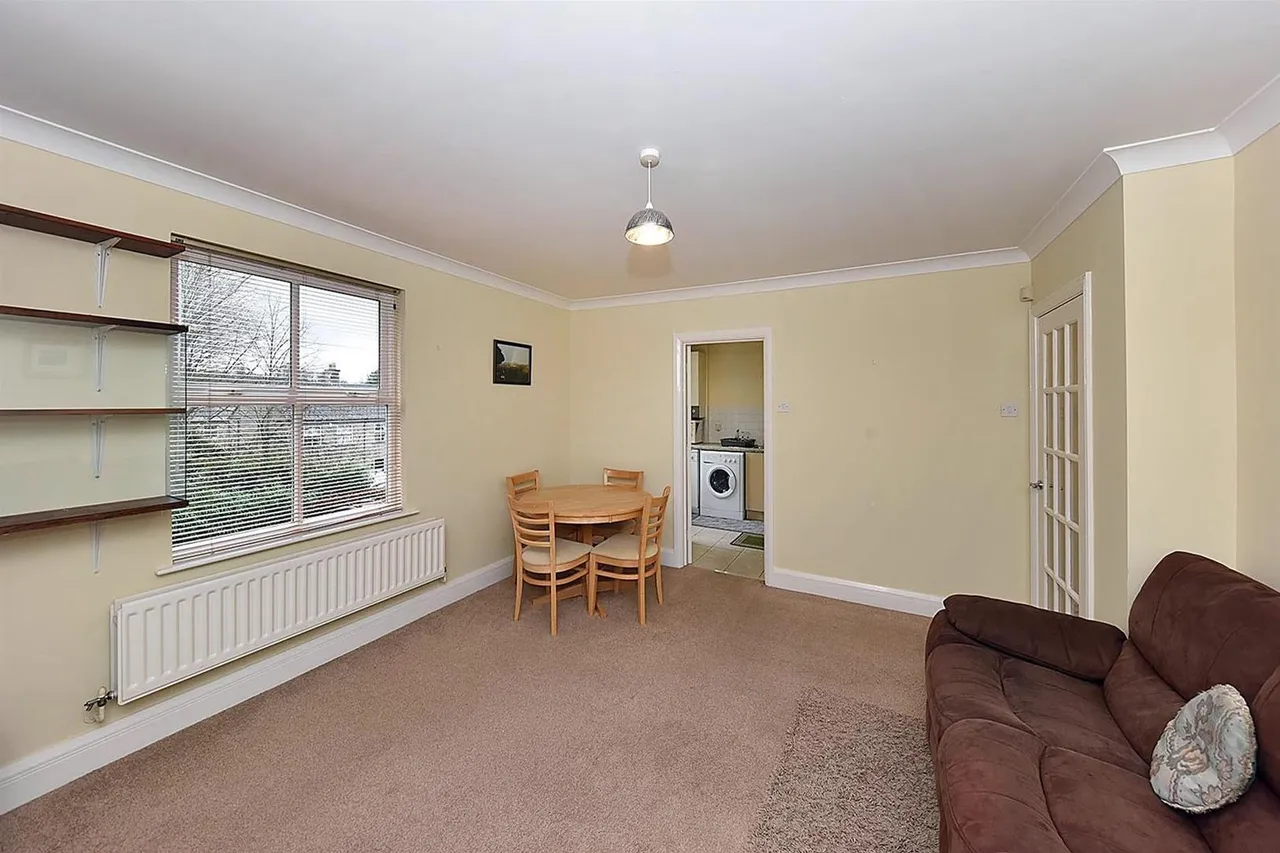 Oakleigh House, Hamson Drive, Bollington, photo 3