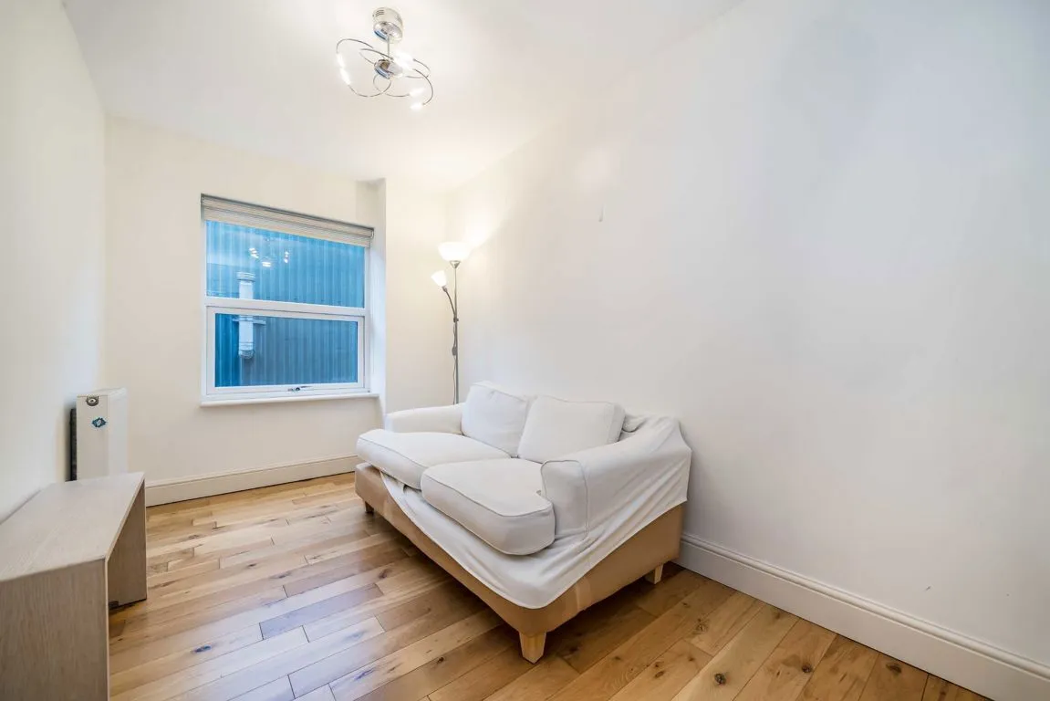 Old York Road, SW18, photo 2