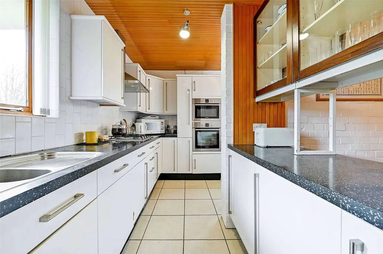 Slough Road, Datchet, SL3, photo 9