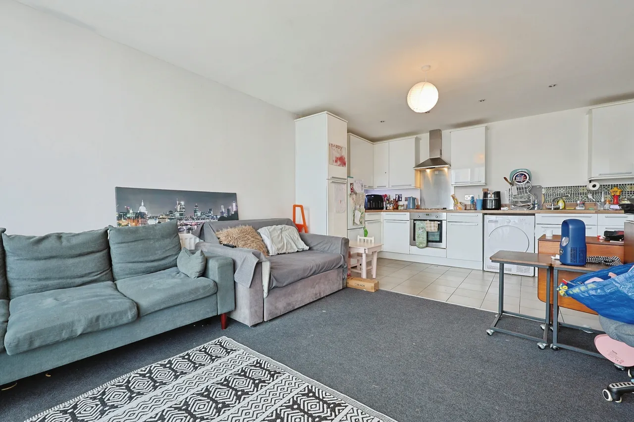Ealing Road, Brentford, photo 3