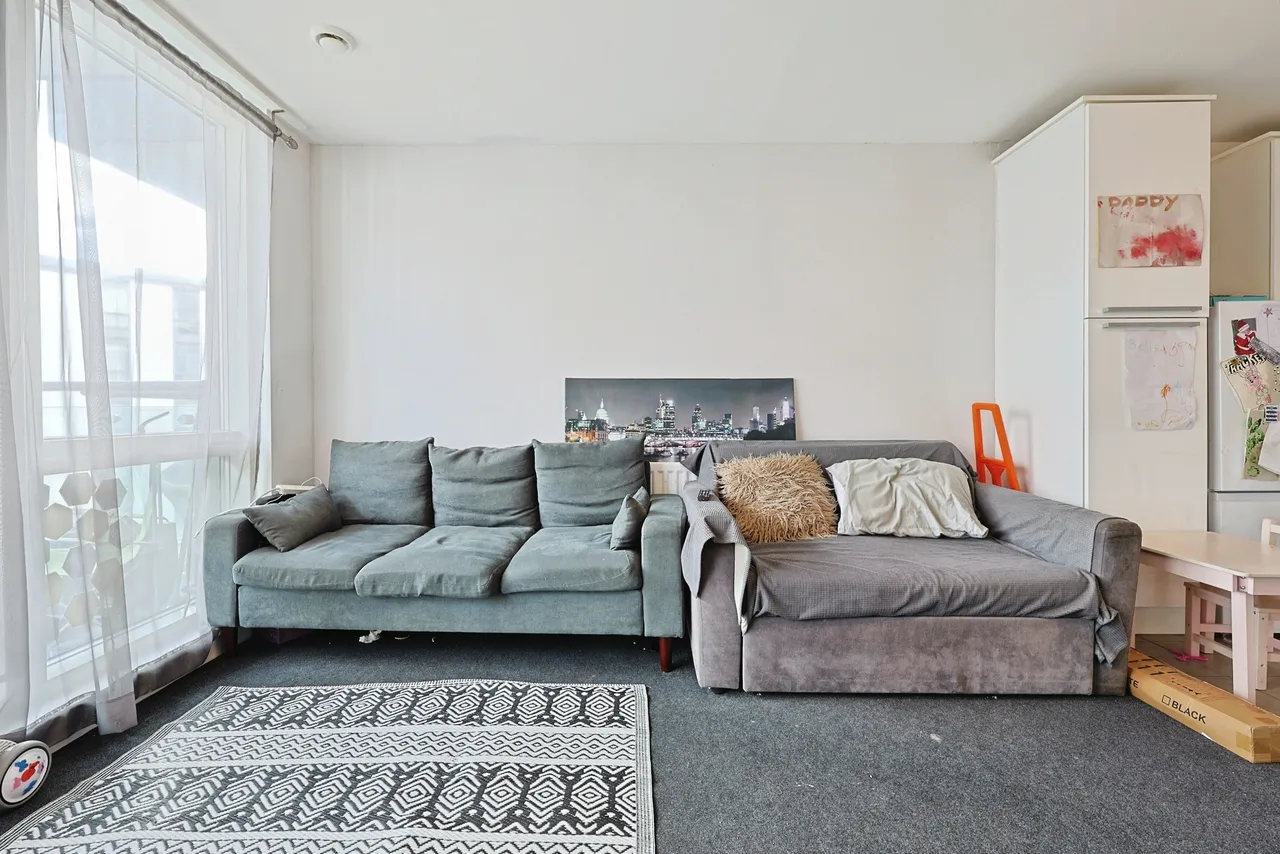 Ealing Road, Brentford, photo 4