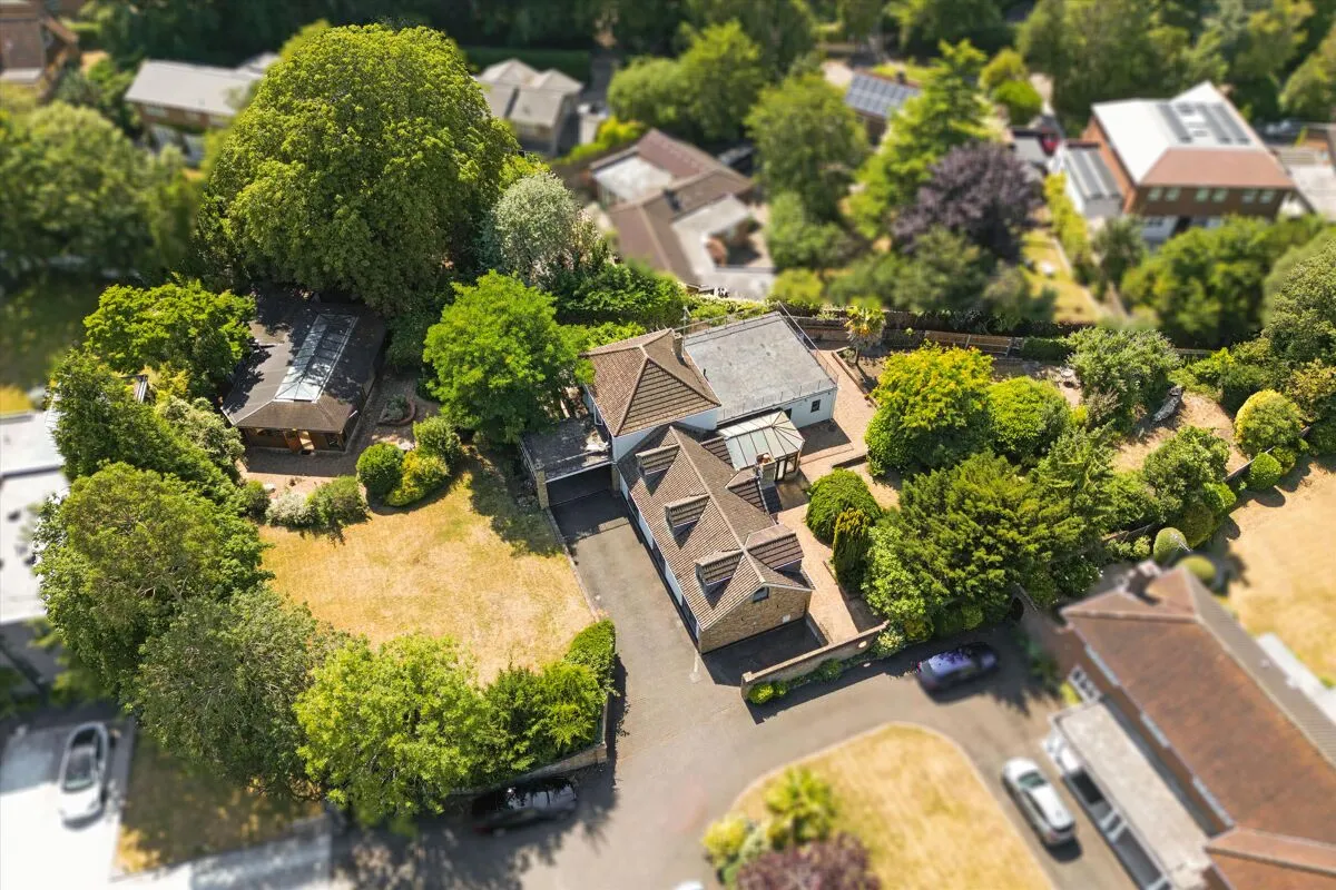 4 bed house for sale, Burgh Heath Road, Epsom, KT17