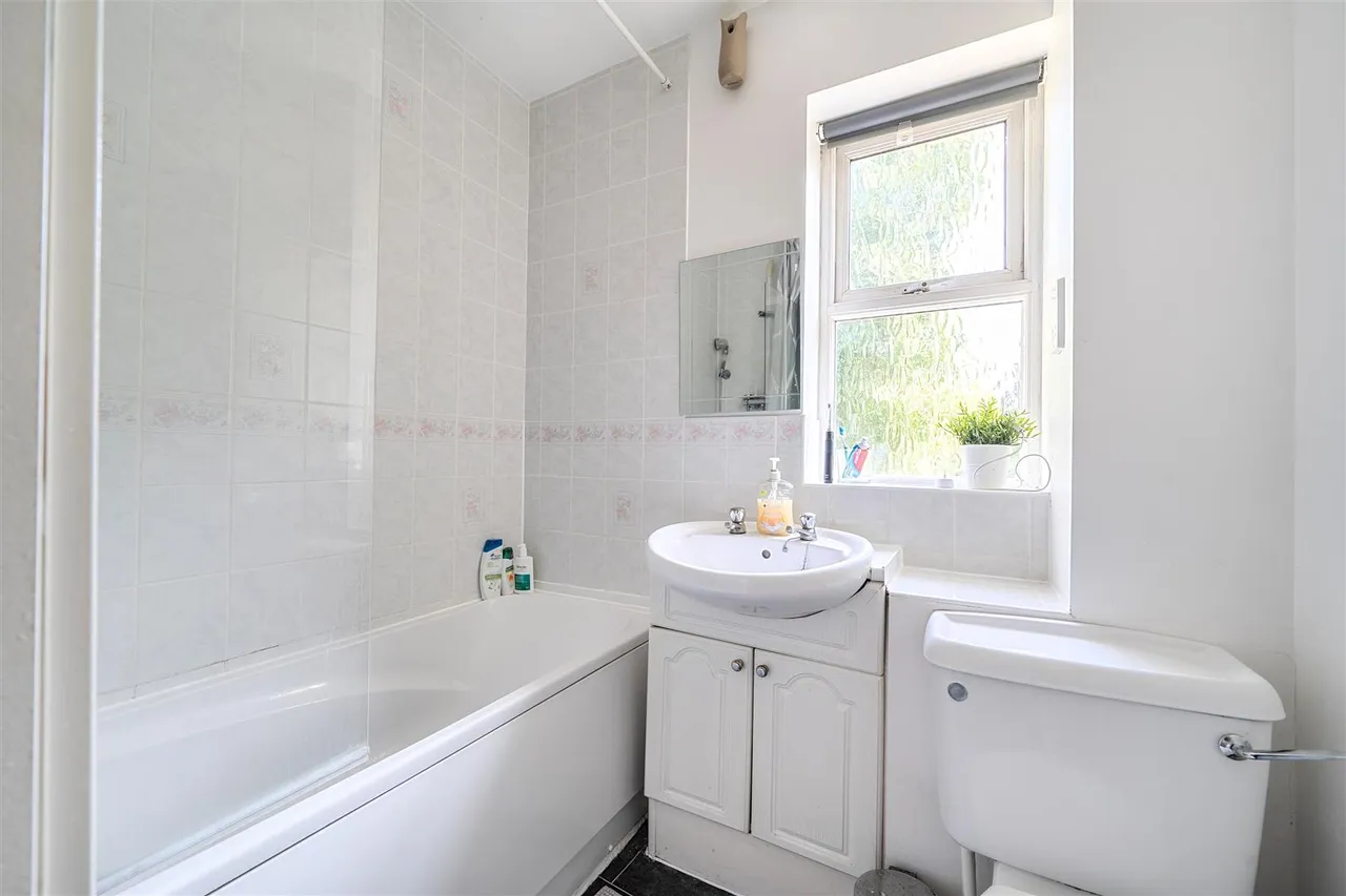 Chamberlayne Avenue, Wembley, photo 7