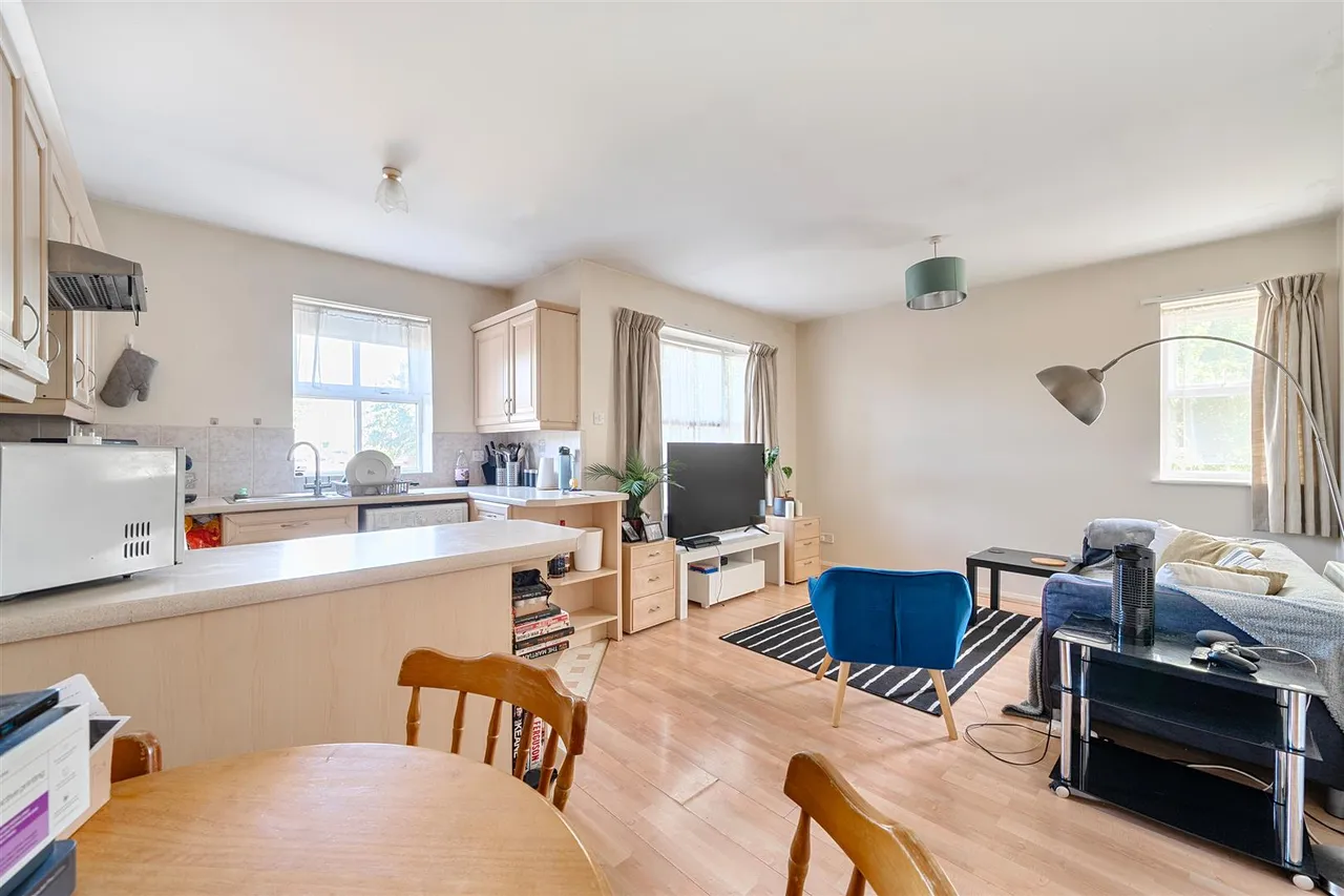 Chamberlayne Avenue, Wembley, photo 3