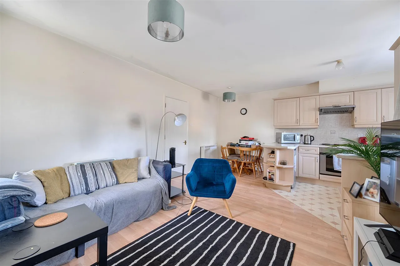 Chamberlayne Avenue, Wembley, photo 4