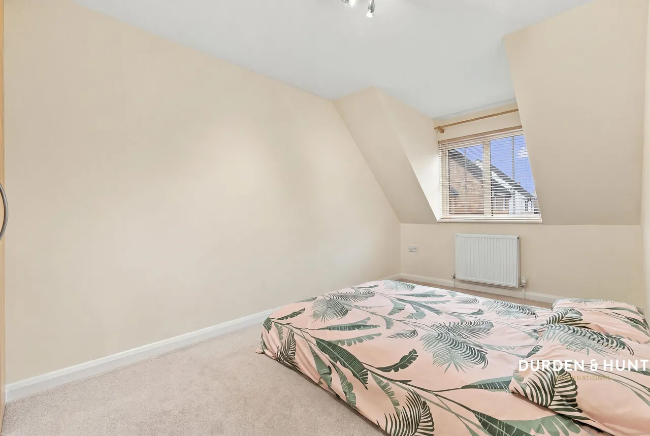 Retreat Way, Chigwell, IG7, photo 13
