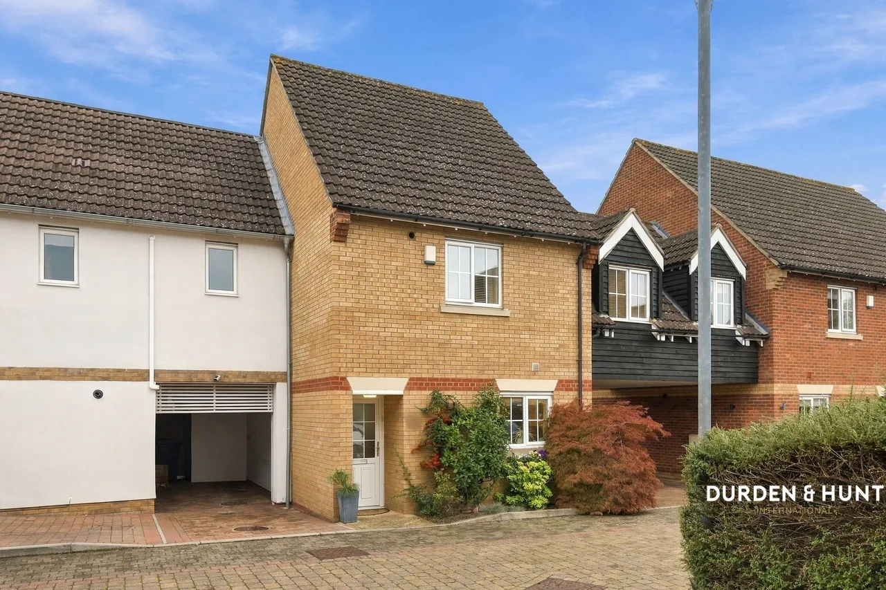 3 bed house for sale, Retreat Way, Chigwell, IG7