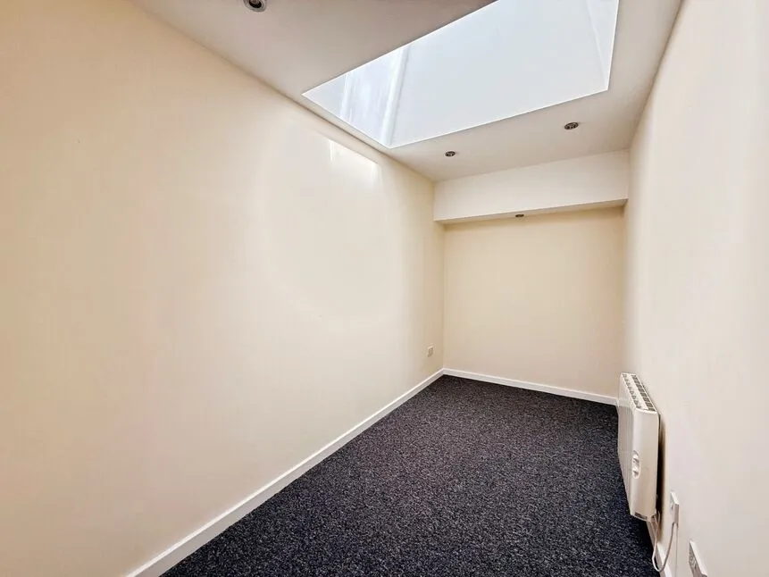 Nuthall Road, Nottingham, Nottinghamshire, NG8, photo 4