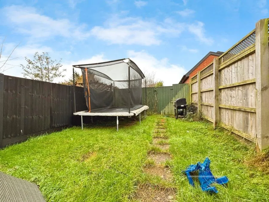 Mayfield Drive, Newport, PO30, photo 11