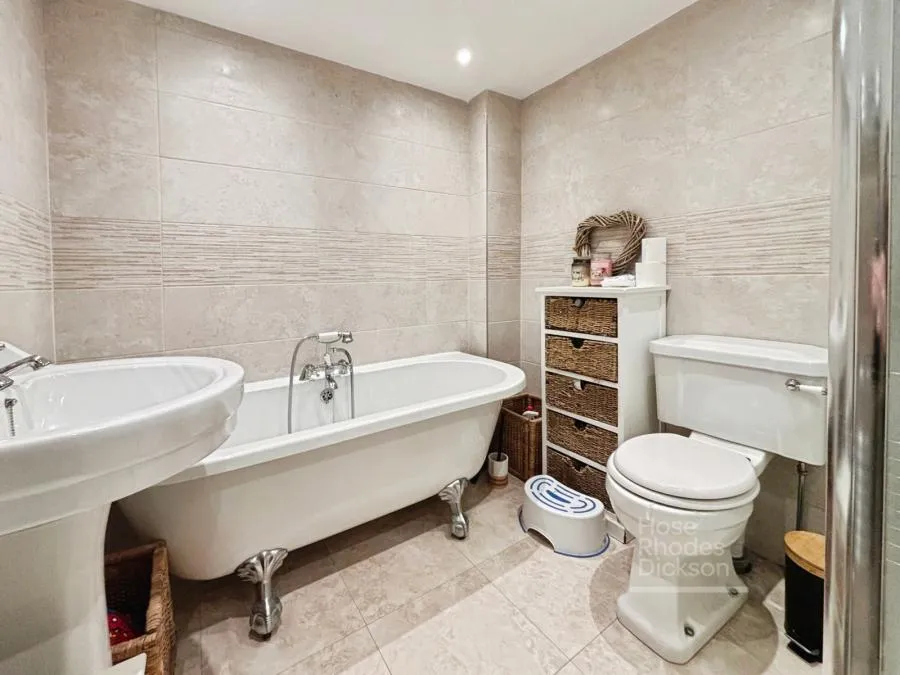 Mayfield Drive, Newport, PO30, photo 9