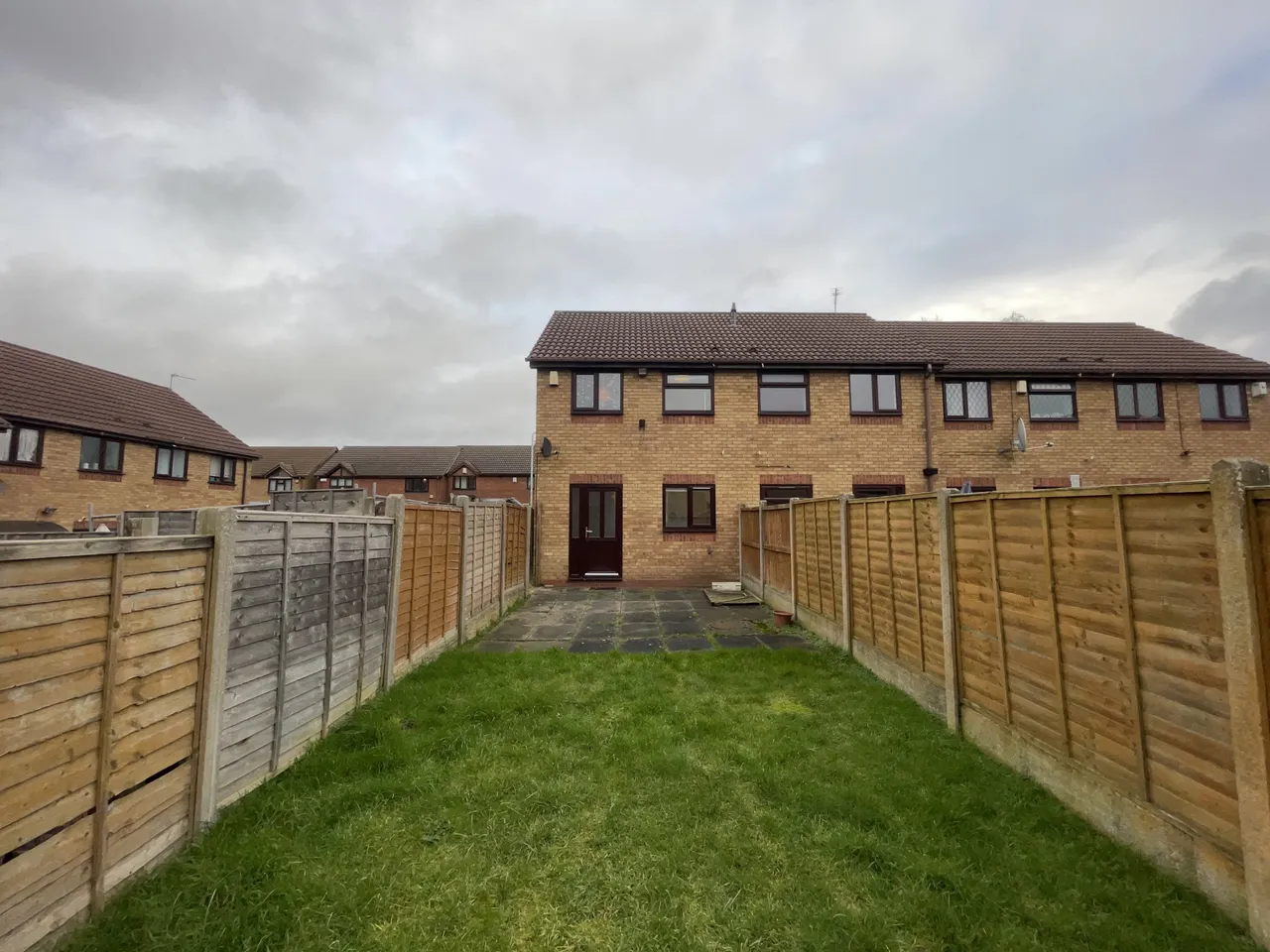 2 bed house to rent, Ambleside Close, Wolverhampton, WV14