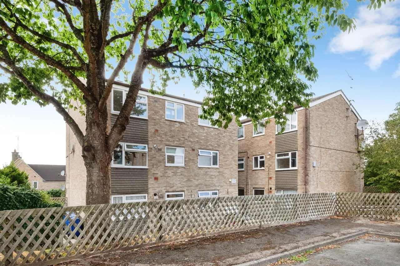 2 bed flat for sale — Cherwell Banks, Kings Sutton, Banbury