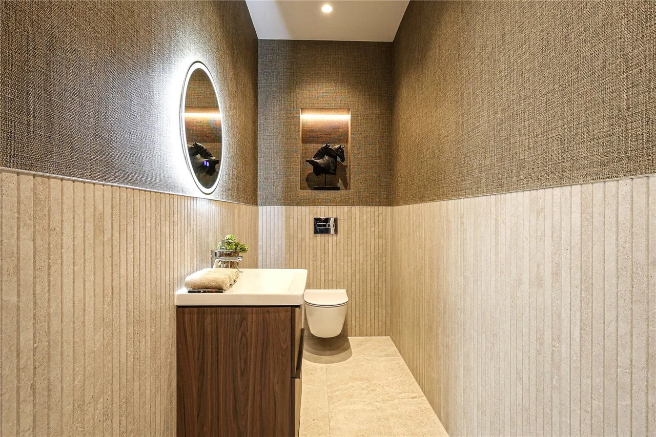 Apartment 6 Wildacre, Northwood, Hertfordshire, HA6 3EY, photo 20