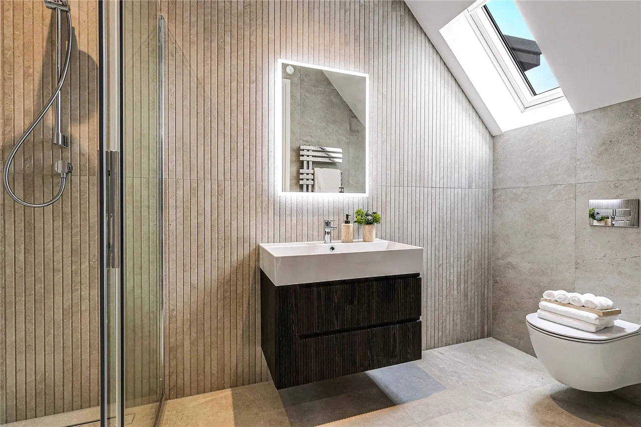 Apartment 6 Wildacre, Northwood, Hertfordshire, HA6 3EY, photo 19
