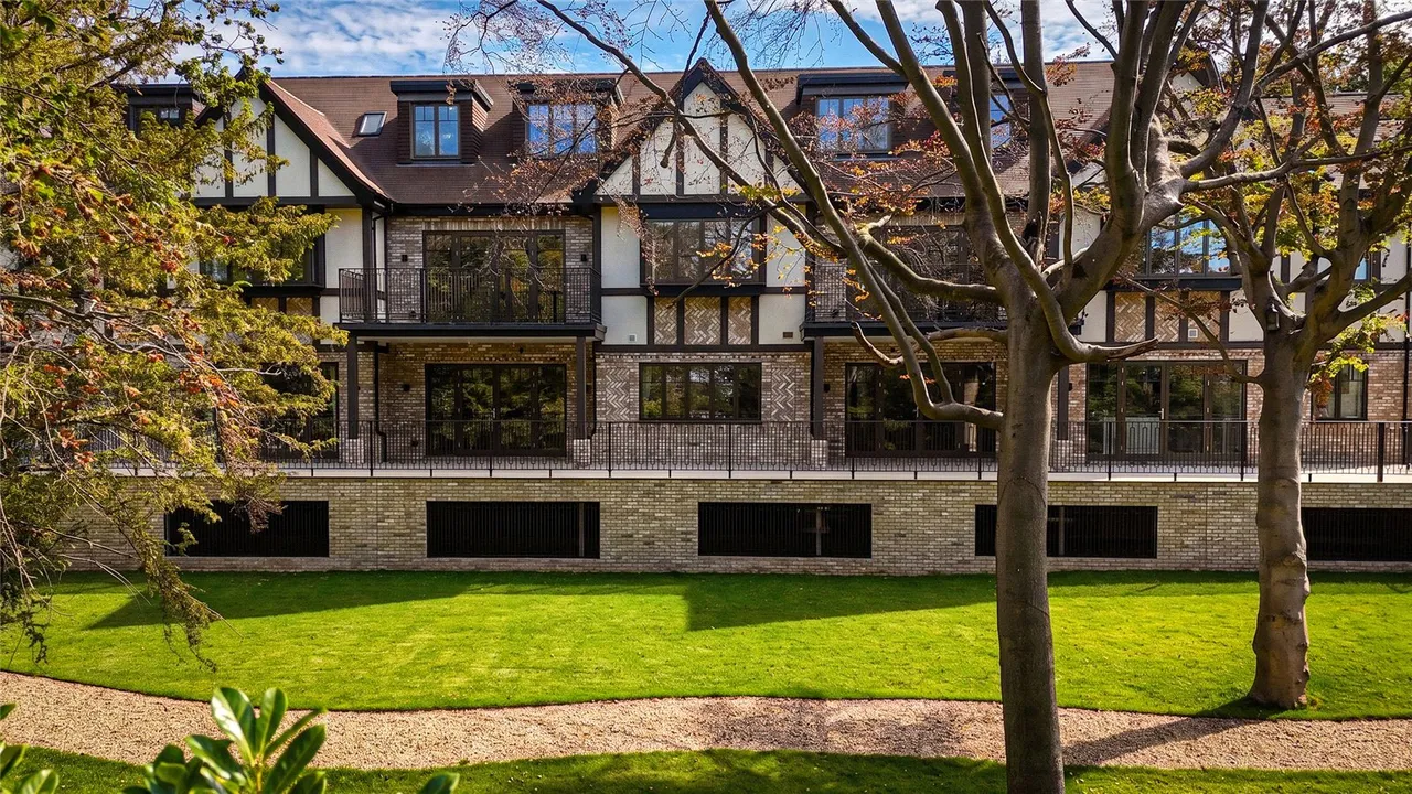 Apartment 6 Wildacre, Northwood, Hertfordshire, HA6 3EY, photo 24