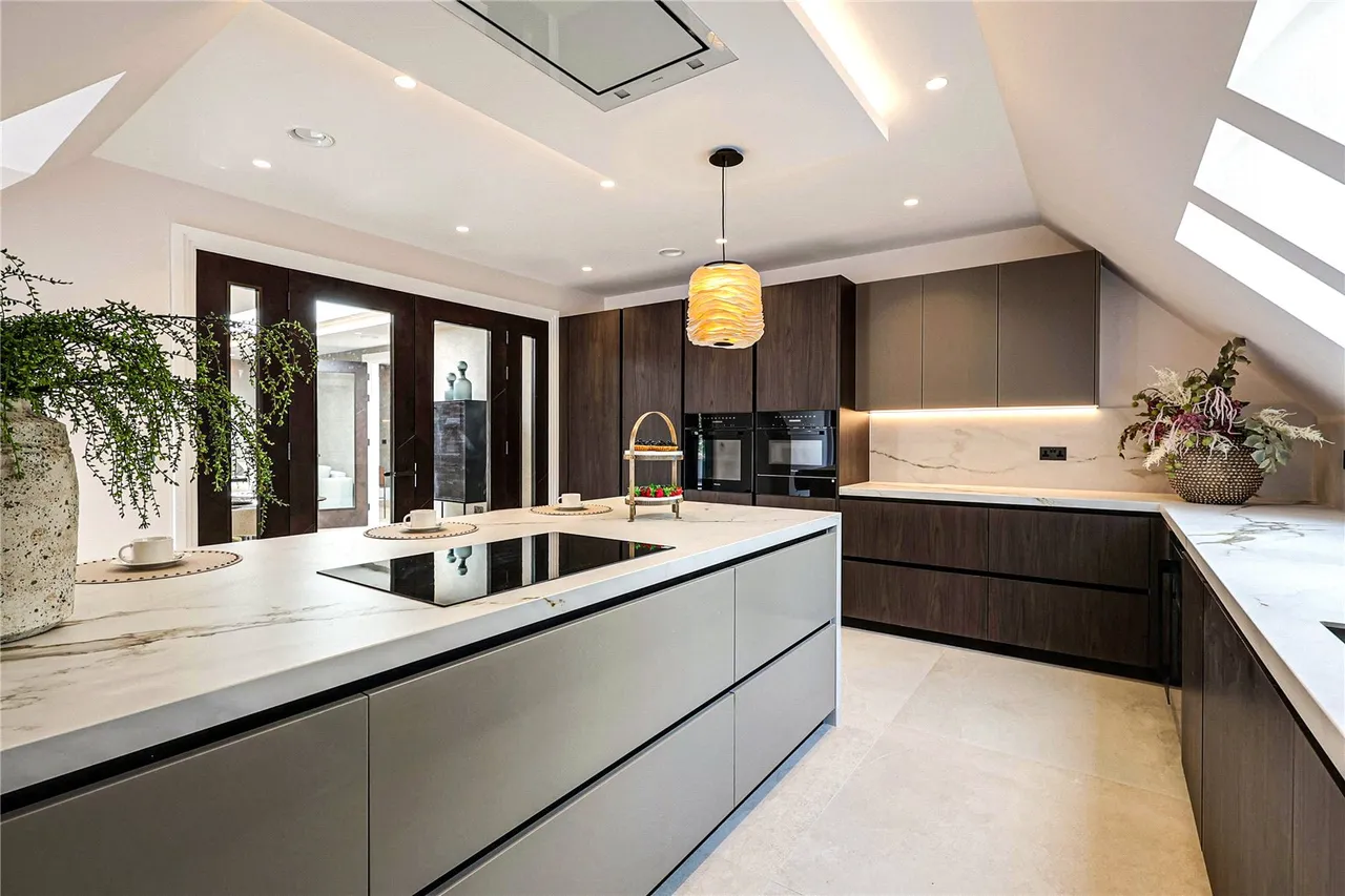 Apartment 6 Wildacre, Northwood, Hertfordshire, HA6 3EY, photo 3
