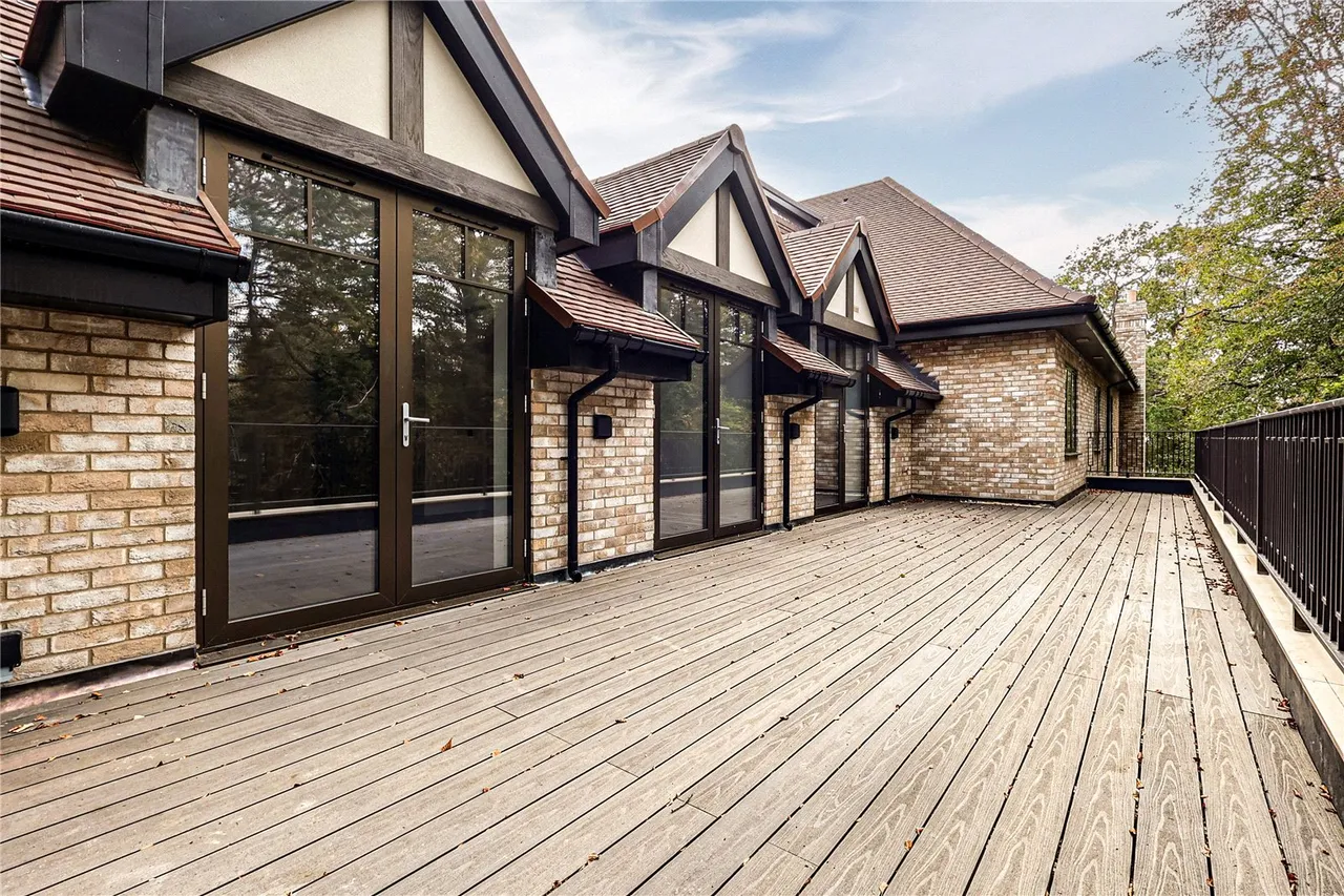 Apartment 6 Wildacre, Northwood, Hertfordshire, HA6 3EY, photo 10