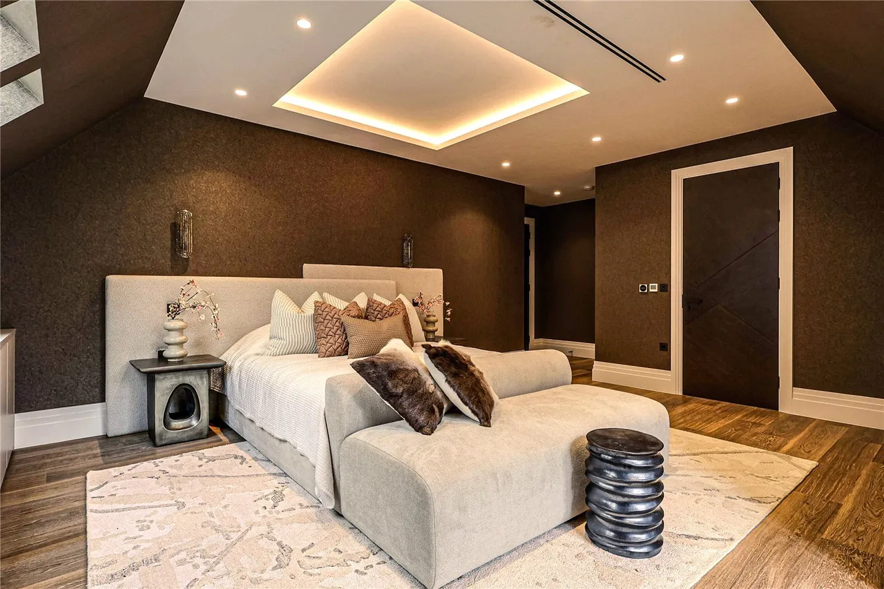 Apartment 6 Wildacre, Northwood, Hertfordshire, HA6 3EY, photo 13
