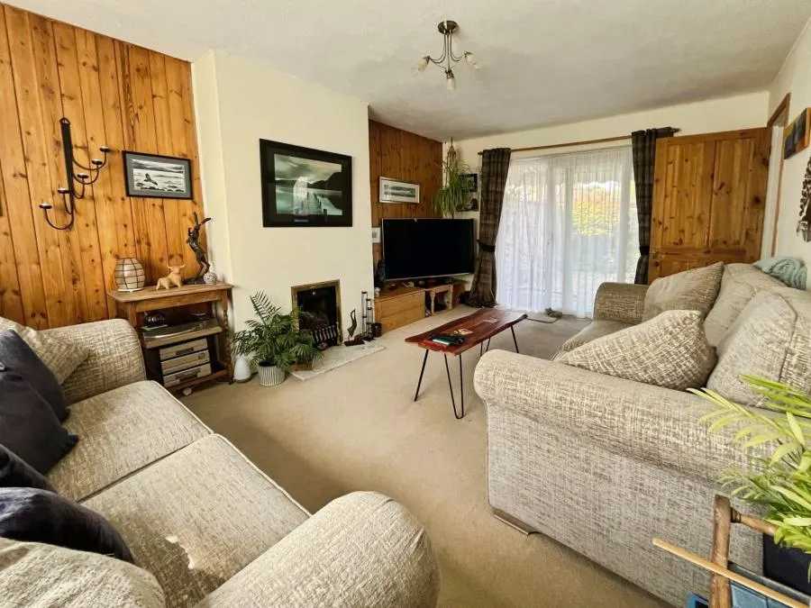St. Saviours Road, Totland Bay, PO39, photo 3