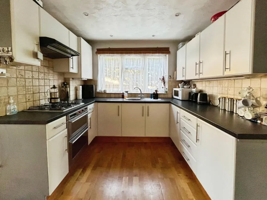 St. Saviours Road, Totland Bay, PO39, photo 5
