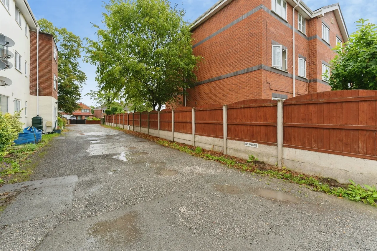 2 bed flat for sale — Egerton Park, Rock Ferry, Birkenhead
